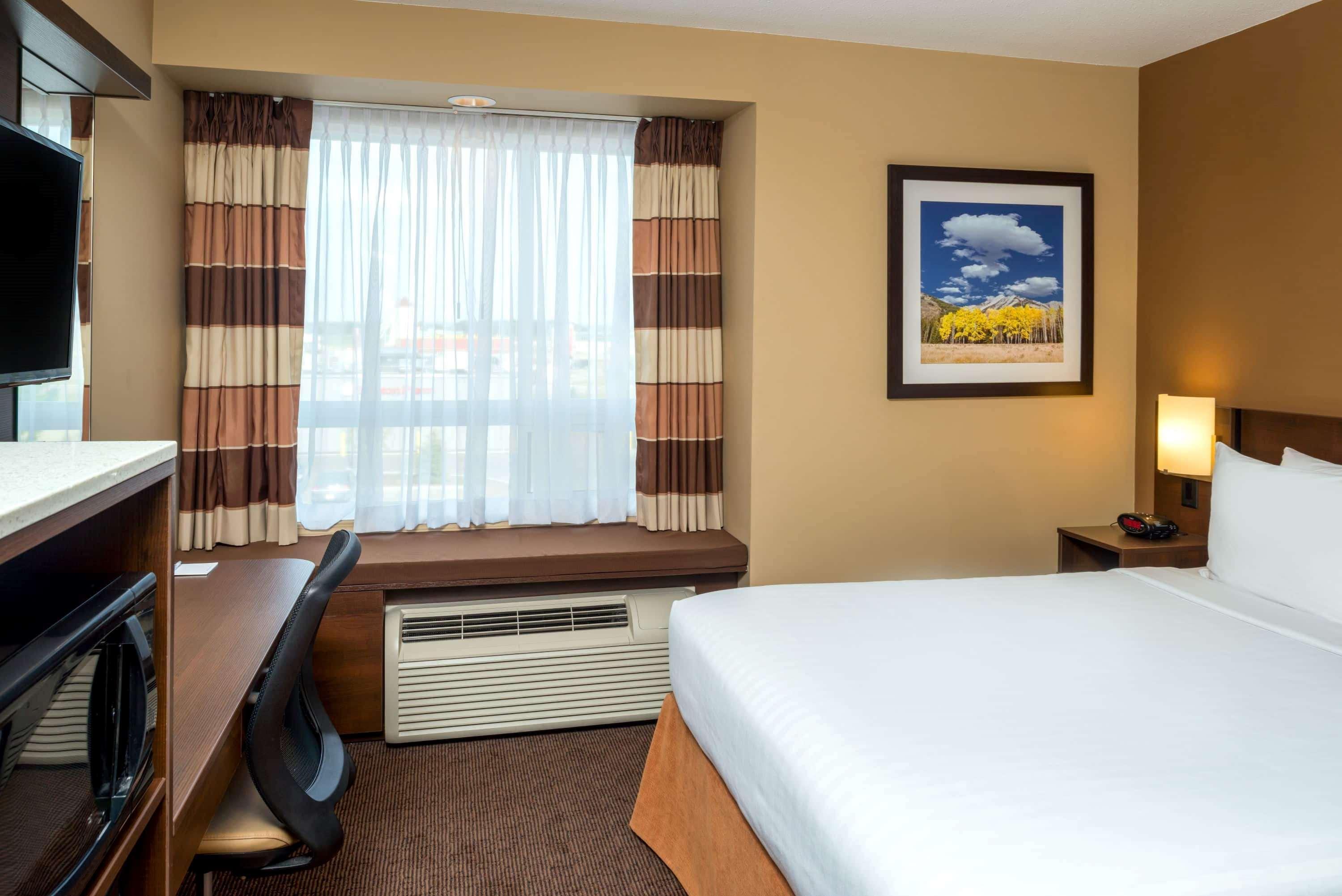 Microtel Inn & Suites By Wyndham Red Deer Eksteriør bilde
