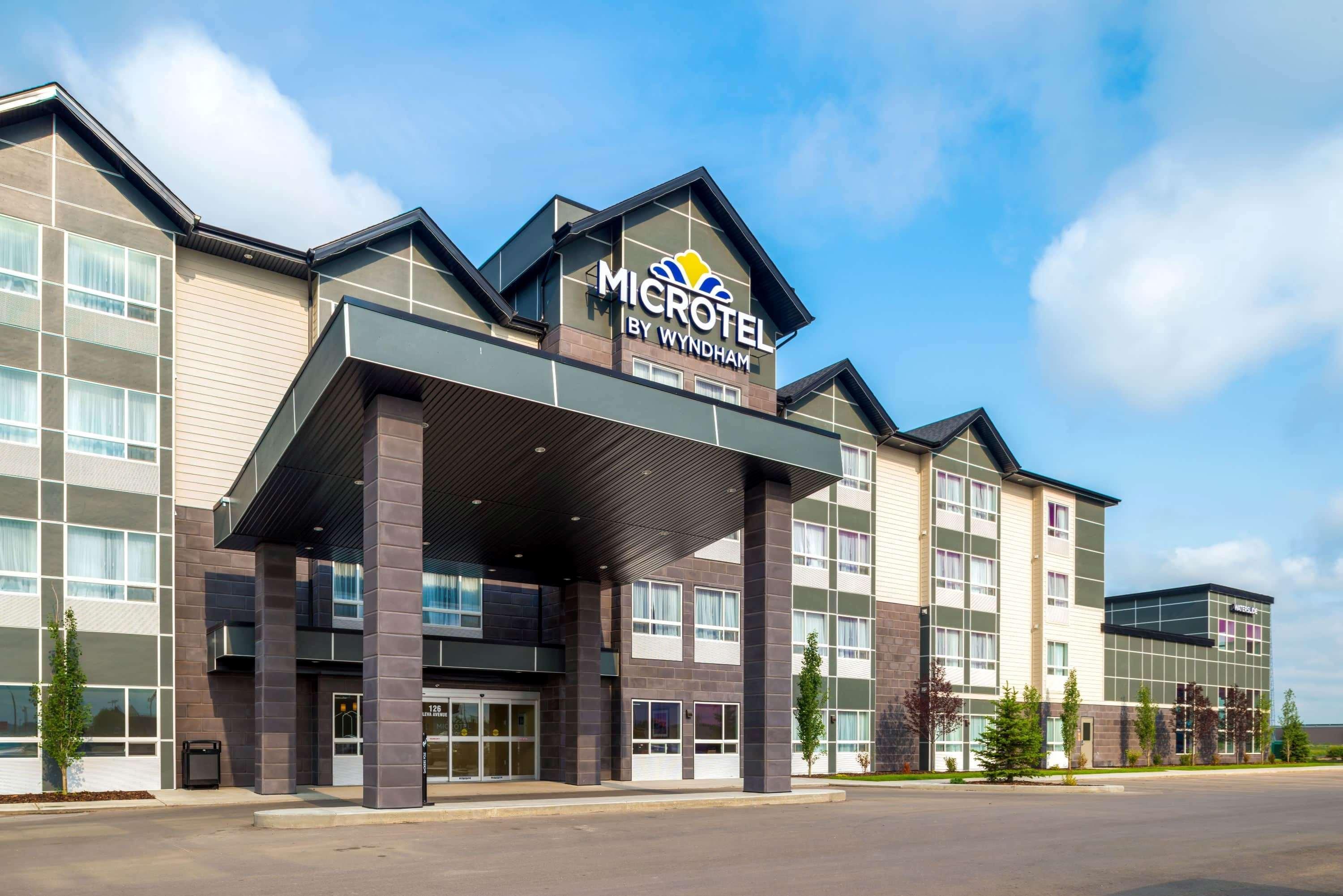 Microtel Inn & Suites By Wyndham Red Deer Eksteriør bilde