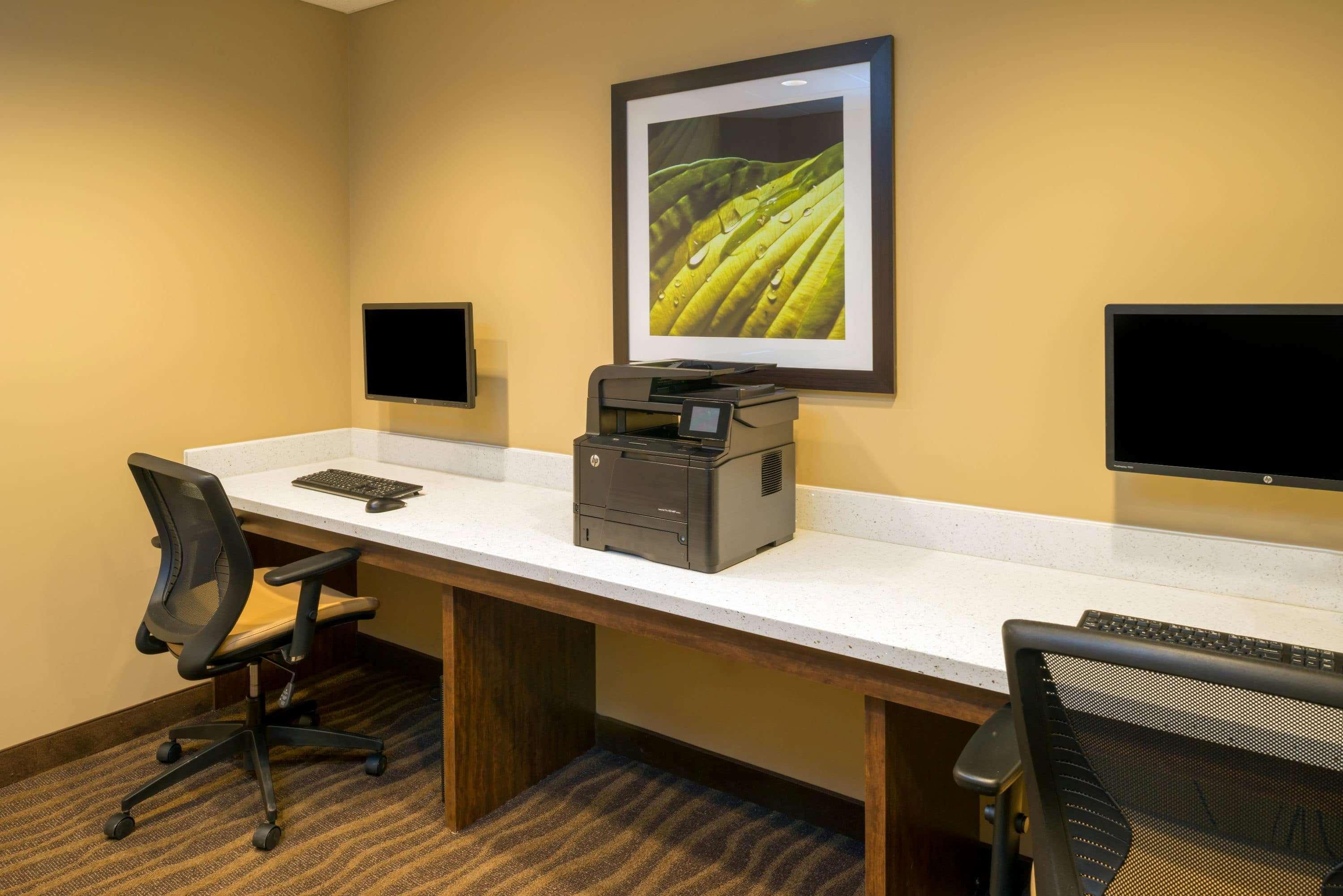 Microtel Inn & Suites By Wyndham Red Deer Eksteriør bilde