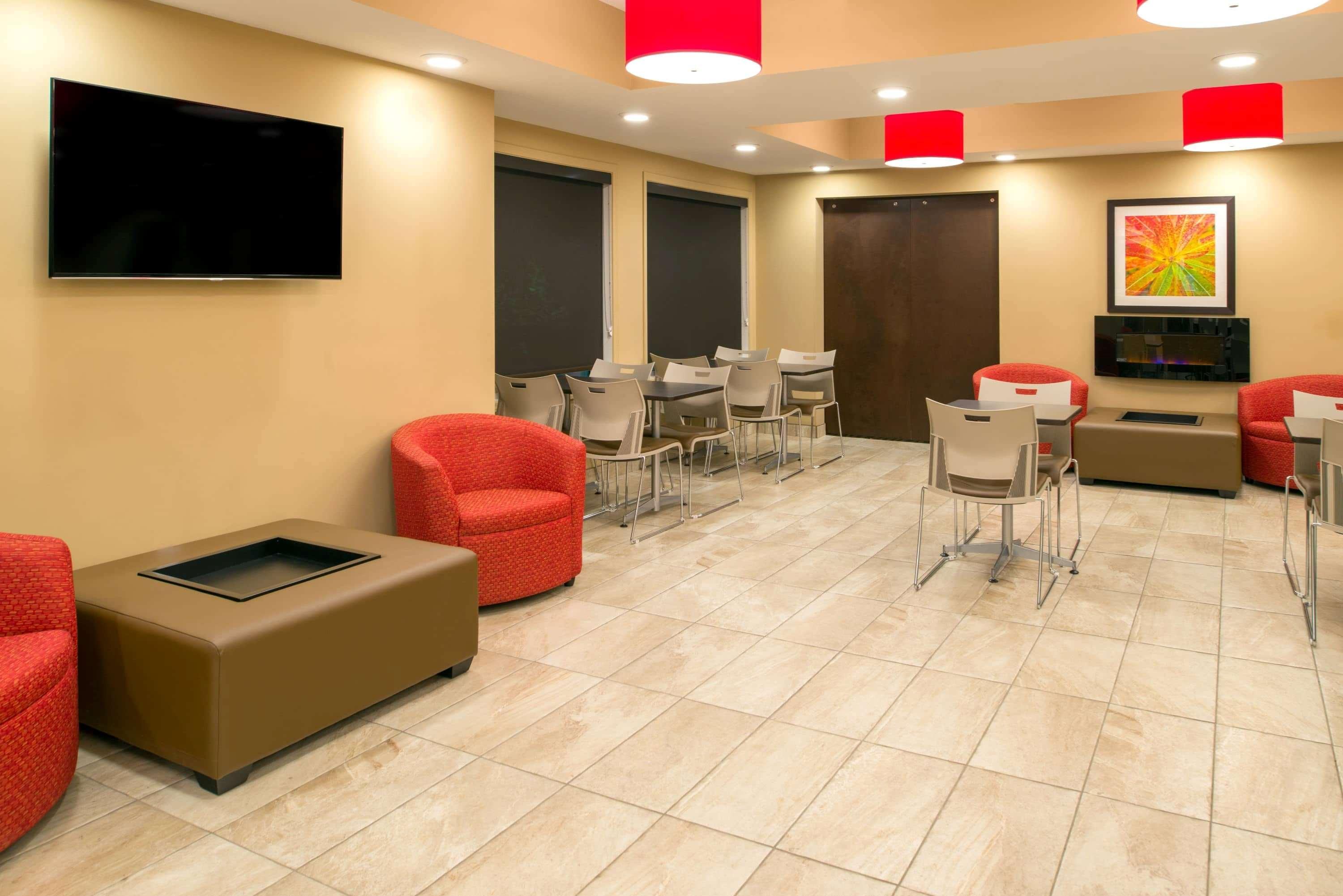 Microtel Inn & Suites By Wyndham Red Deer Eksteriør bilde