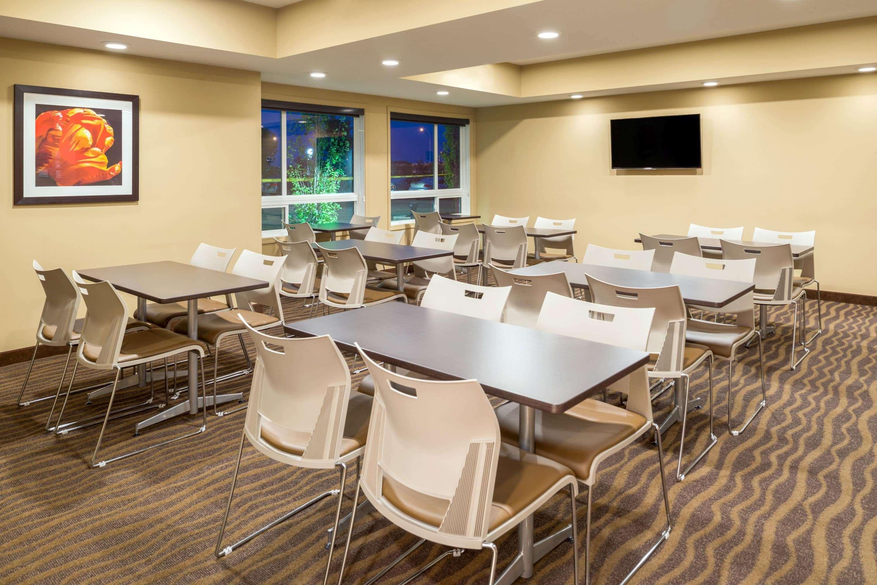 Microtel Inn & Suites By Wyndham Red Deer Eksteriør bilde