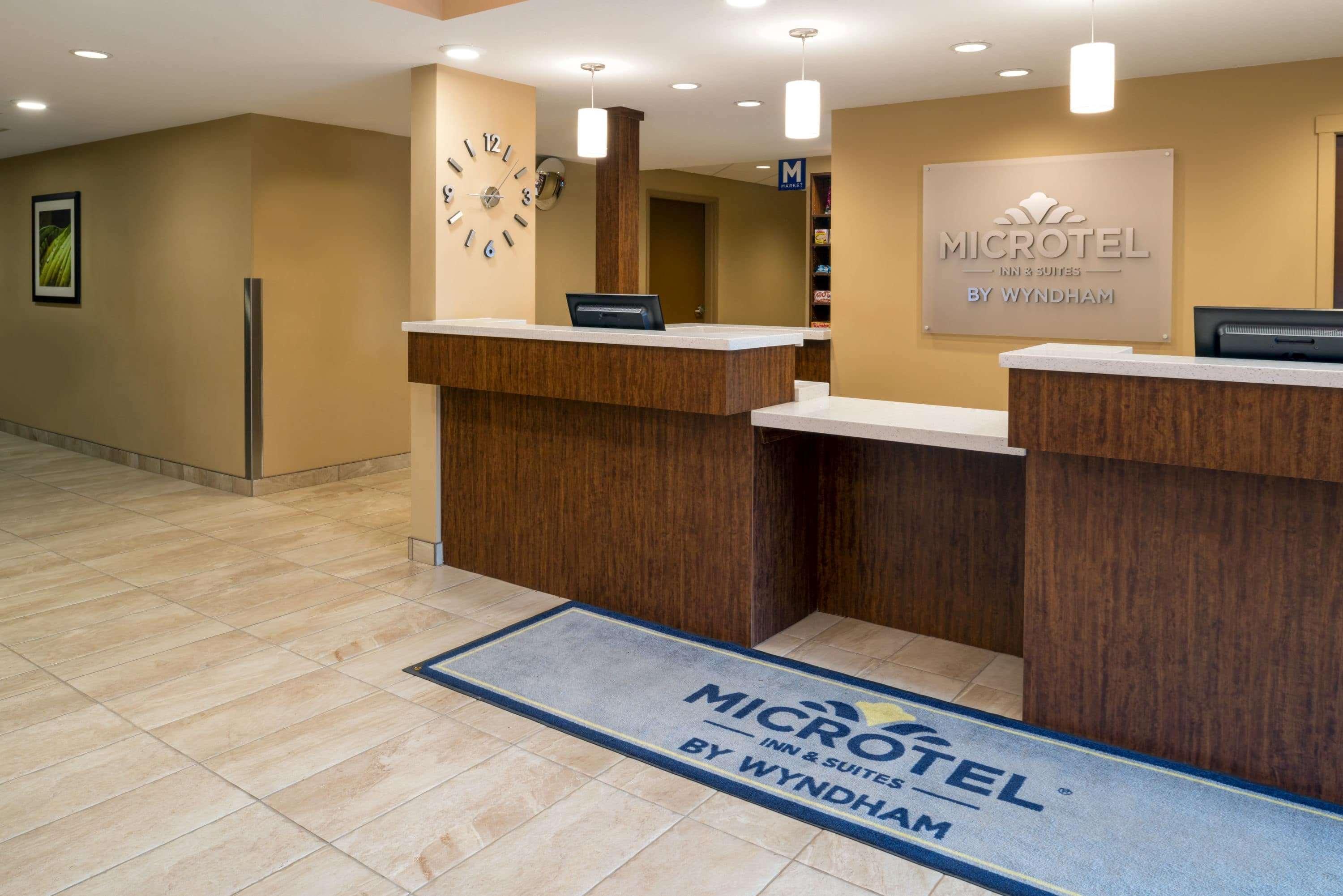 Microtel Inn & Suites By Wyndham Red Deer Eksteriør bilde