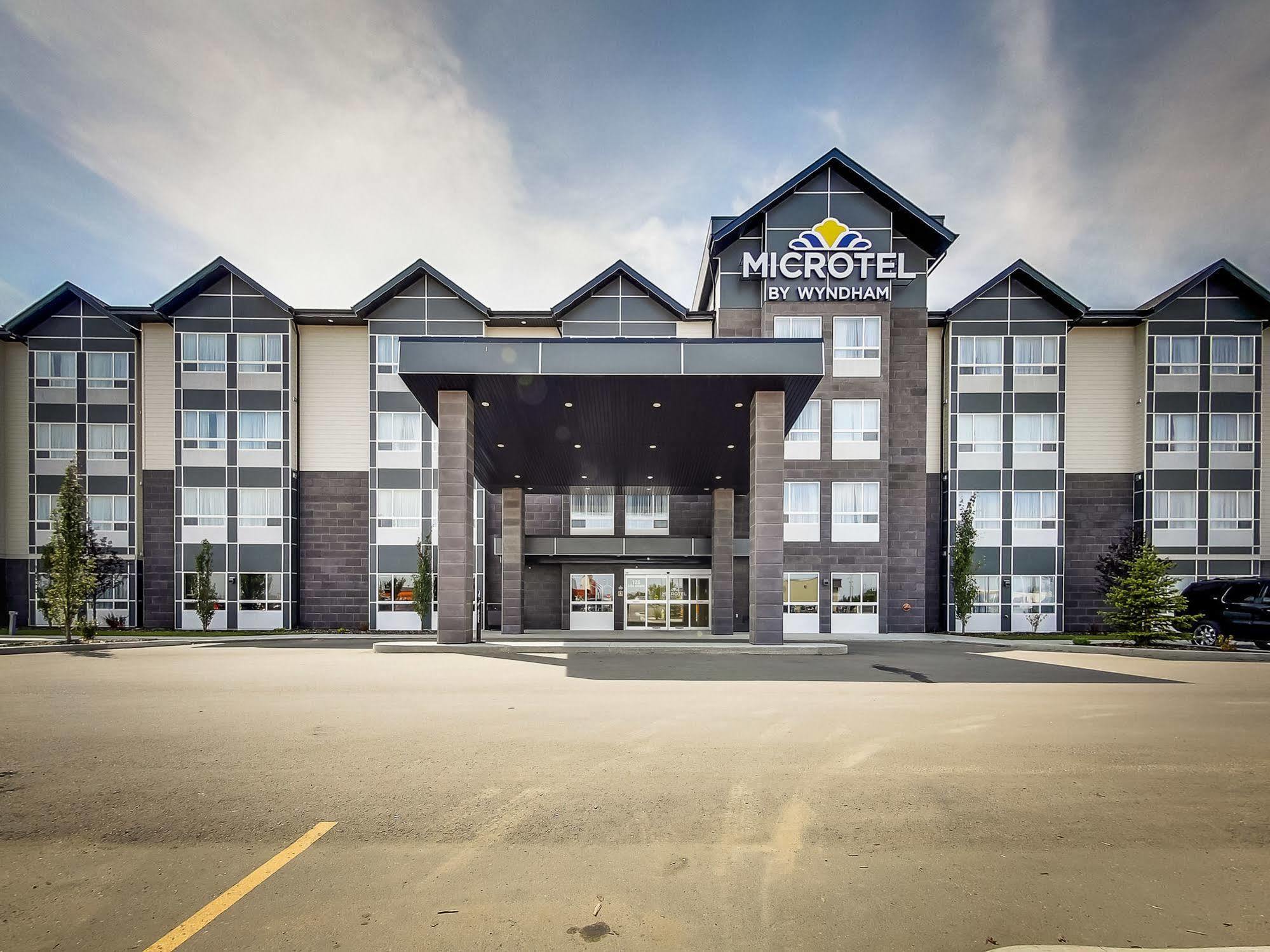 Microtel Inn & Suites By Wyndham Red Deer Eksteriør bilde